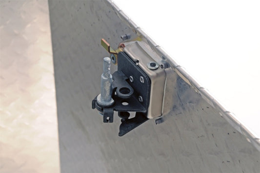Dee Zee Universal Tool Box - Specialty Small Triangle BT Alum