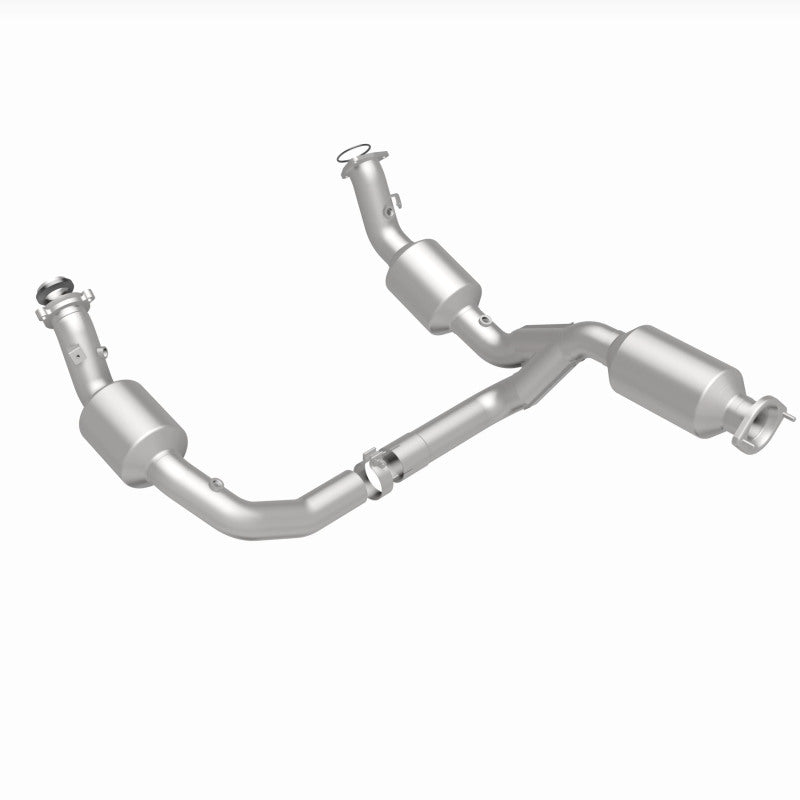 MagnaFlow 2021 Chevrolet Express 2500 4.3L Underbody Direct-Fit Catalytic Converter - Burkken Auto Parts