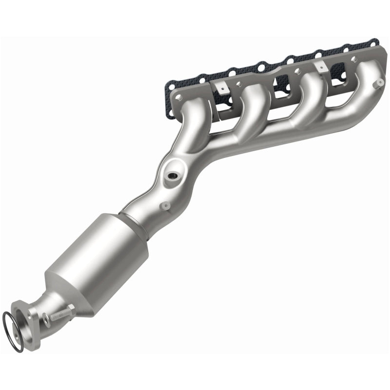 MagnaFlow Direct-Fit SS Catalytic Converter 04-06 Nissan Titan 5.6L V8 (California) - Burkken Auto Parts