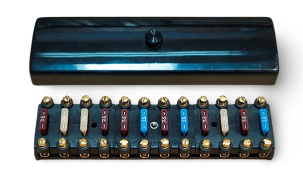 CDD Autogear Porsche ReFuze 12 Position Fuse Panel, 911/912 RFZ-6568-CDD-03