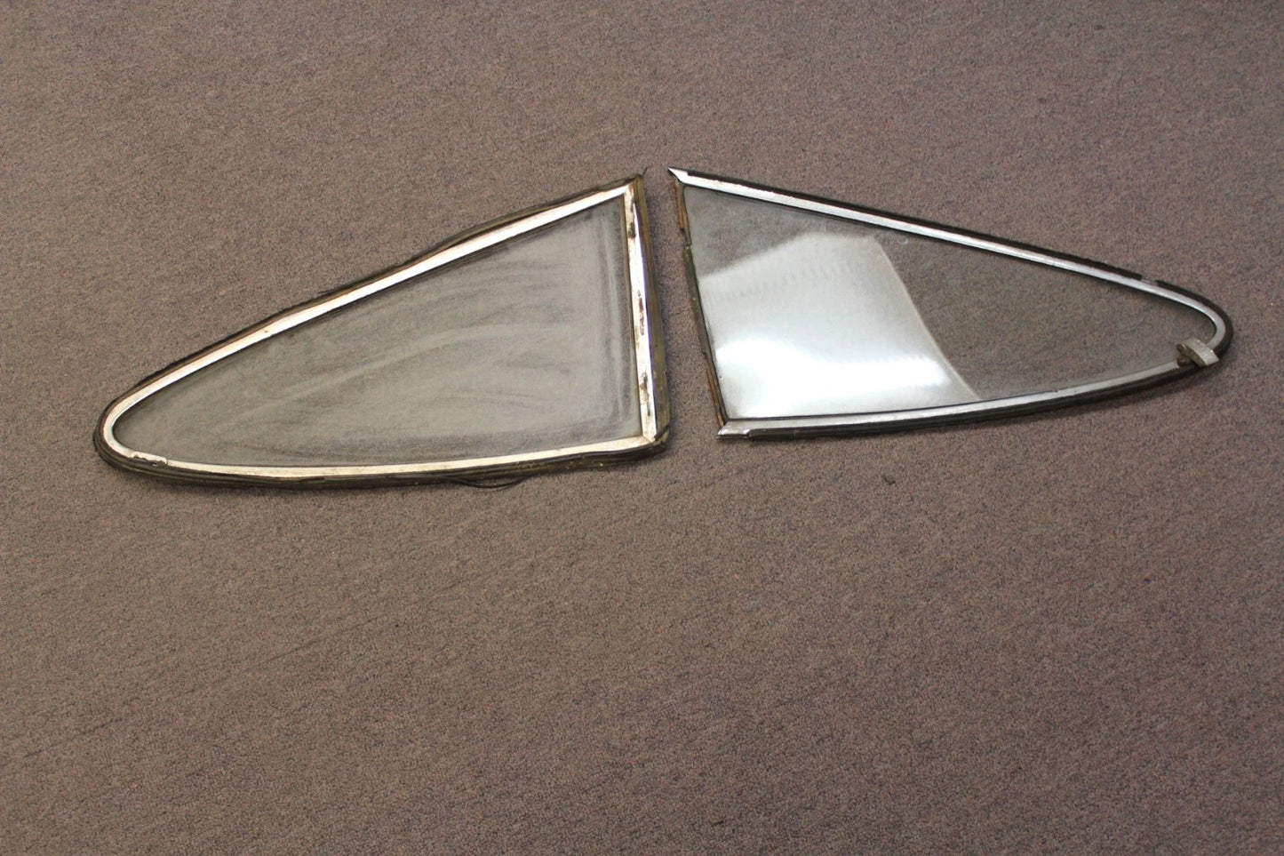 USED - Porsche Rear Quarter Pop Out Window Set, CLEAR Glass with SEKURIT - 901543011SET - Burkken Auto Parts
